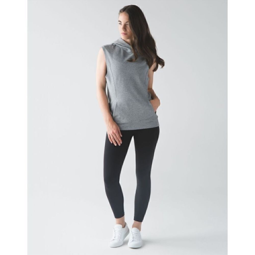 Lululemon women’s Blissed Out Sleeveless Hoodie
Heathered Medium Grey Size 6